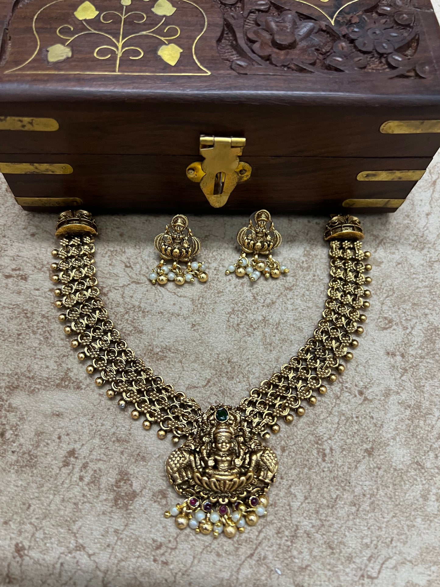 Kunthavi Necklace Set