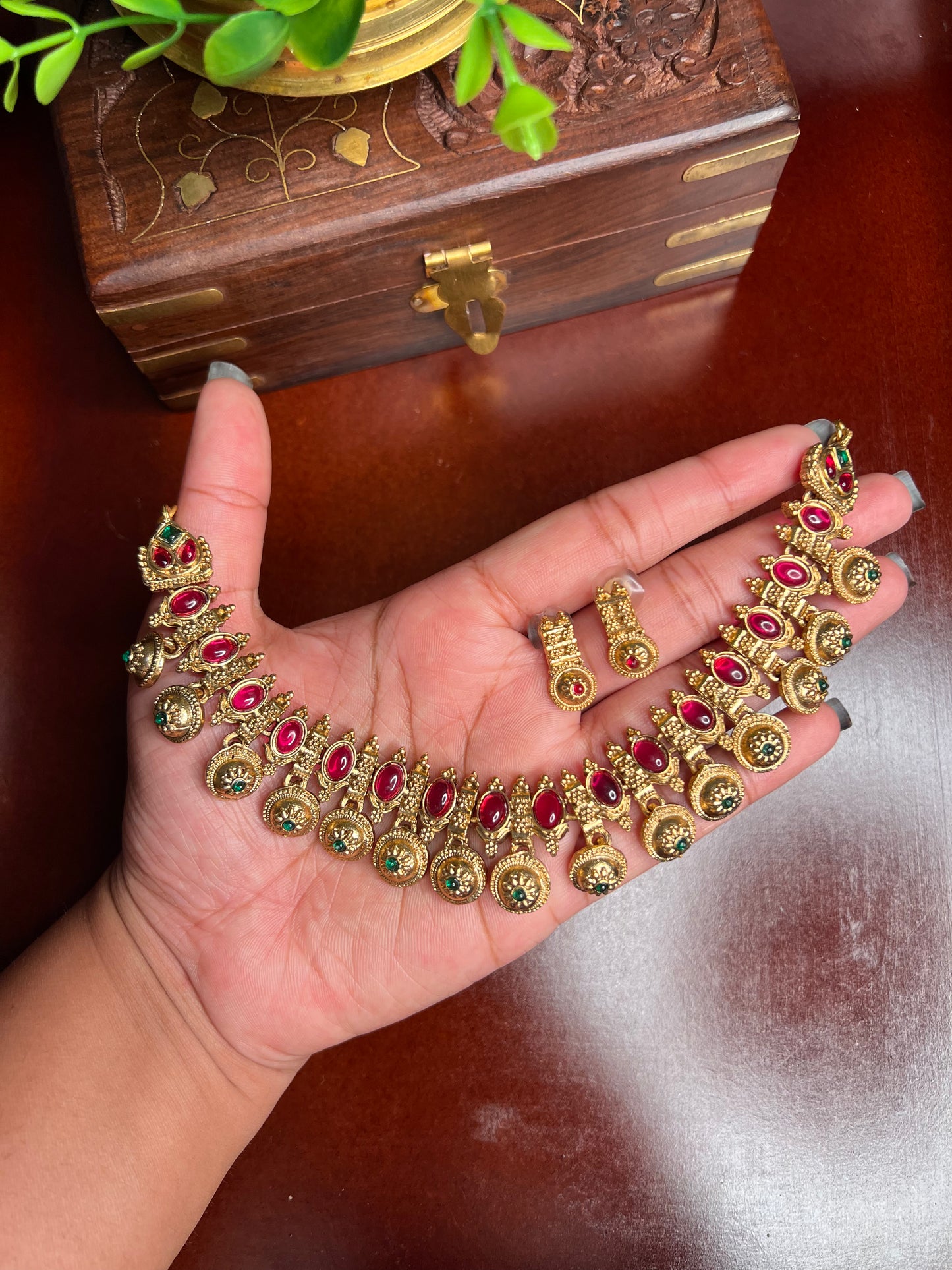 Mrithu Rathna Necklace Set