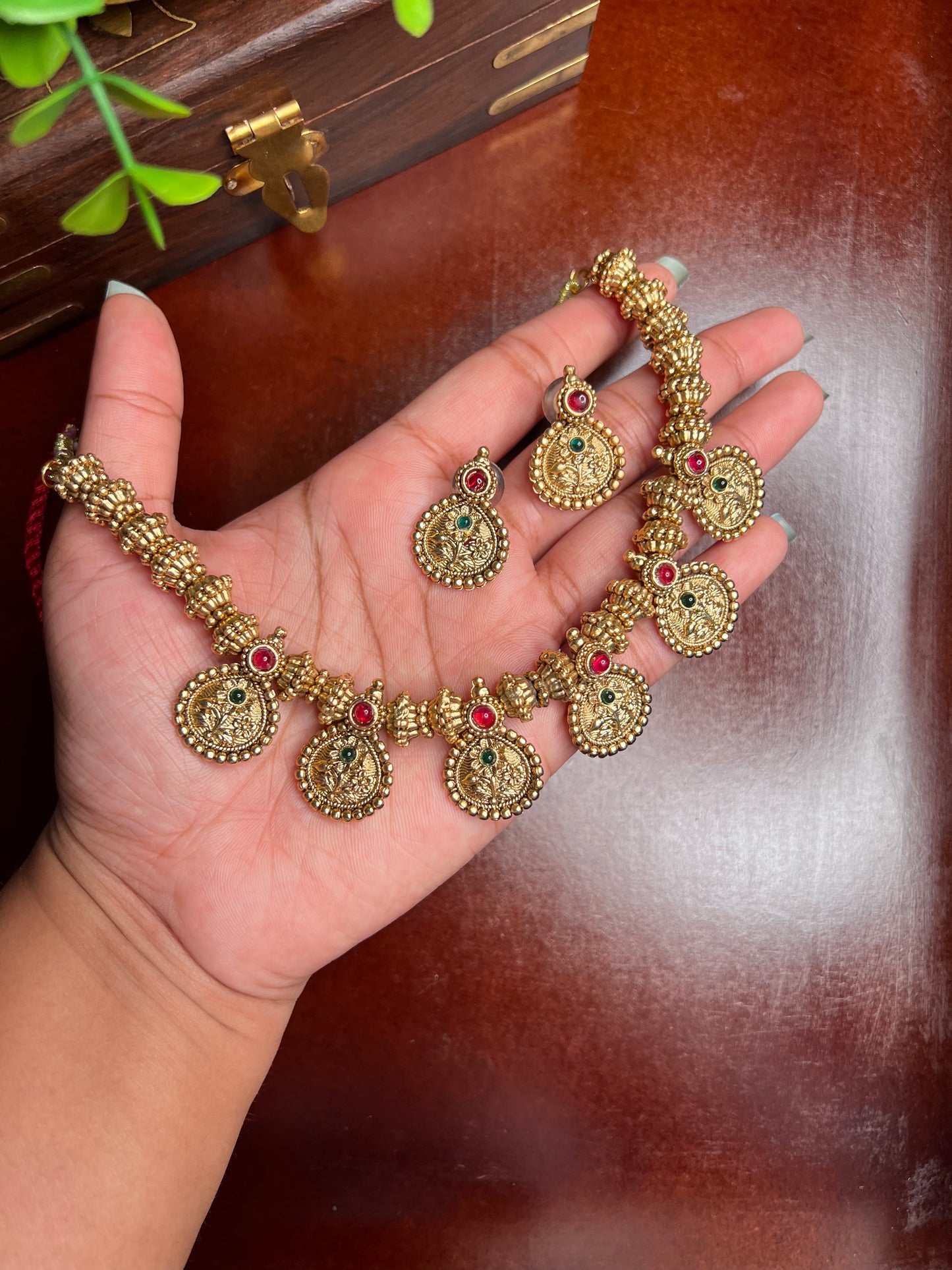Nishara Gold Necklace