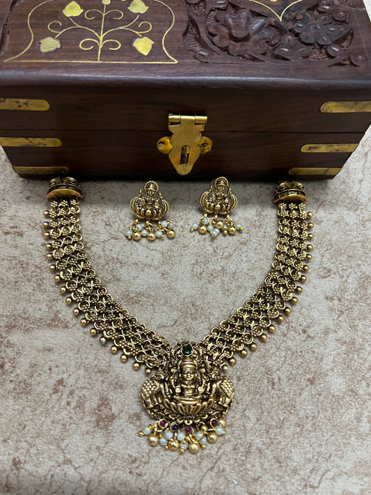 Kunthavi Necklace Set