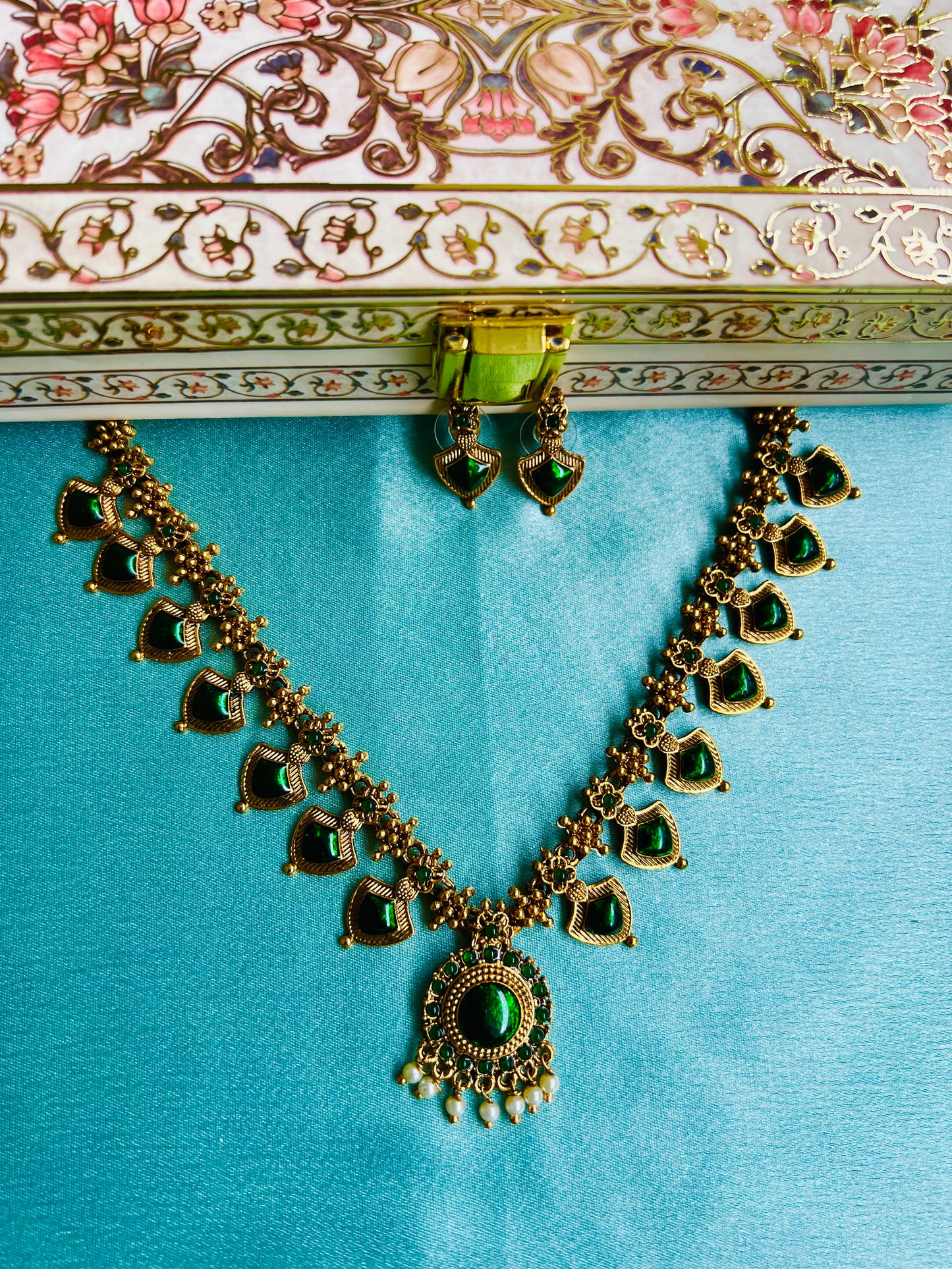 Kerala Palakka with Beaded Pendant