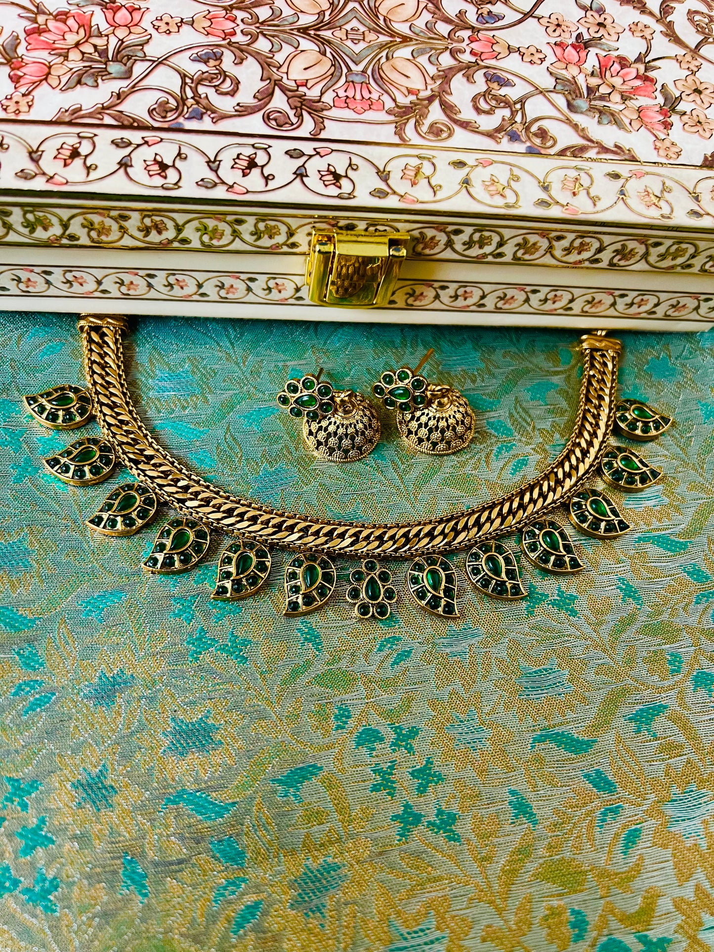 Traditional Maanga Maala