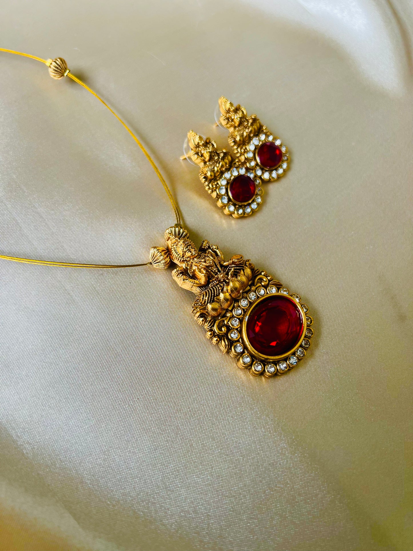 Premium Lakshmi Pendant Invisible Chain Set