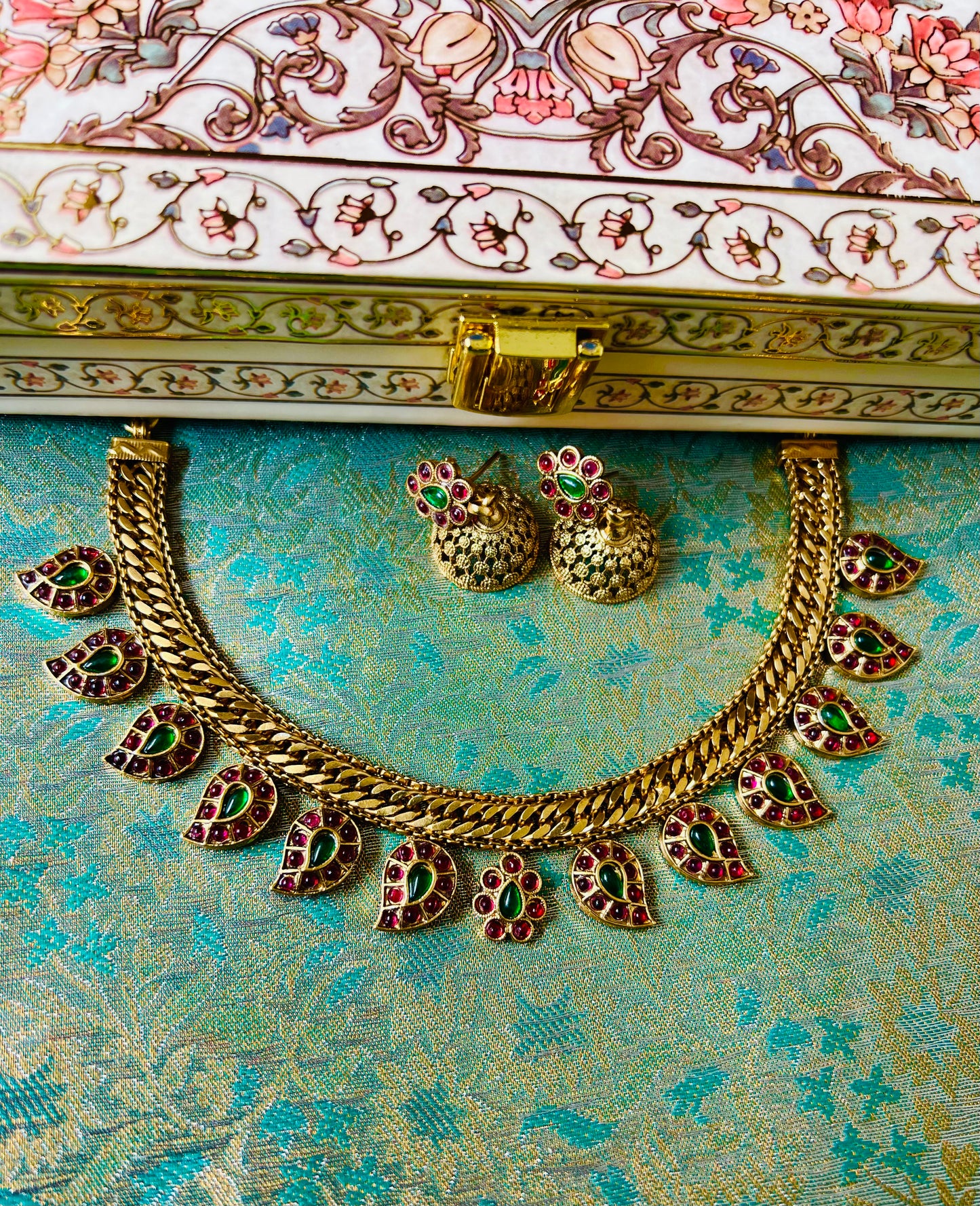 Traditional Maanga Maala