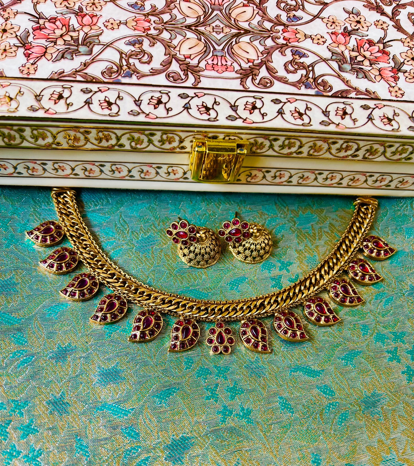 Traditional Maanga Maala